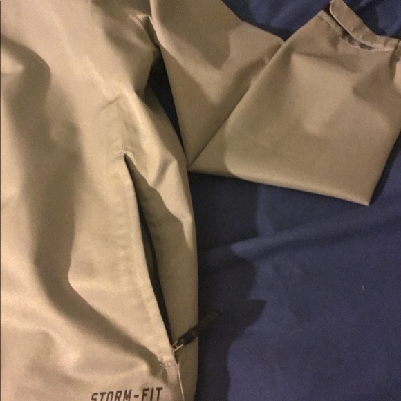 Nike storm-fit golf rain suit (small). - Picture 4 of 6